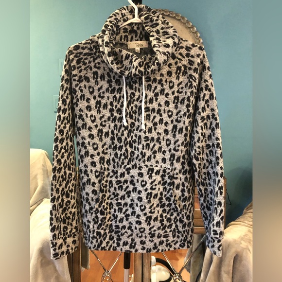 Sweatshirt - Picture 1 of 3